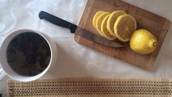 холодный напиток с лимоном