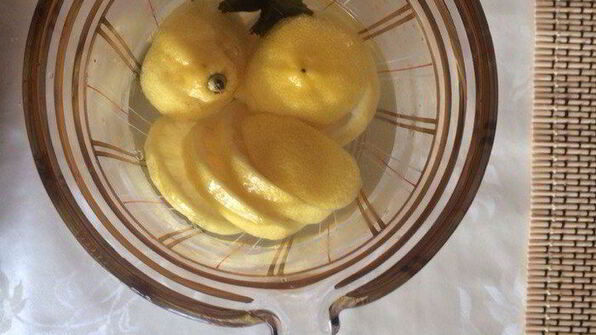 холодный напиток с лимоном