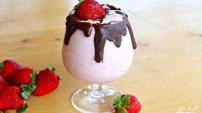 Клубничный коктейль в шоколаде