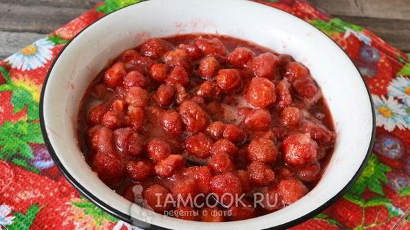 клубничный сироп