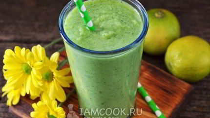 Коктейль из сельдерея, огурца, яблока и лайма