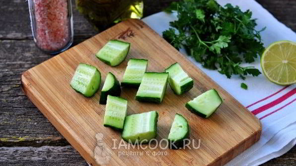 коктейль из сельдерея, огурца, яблока и лайма