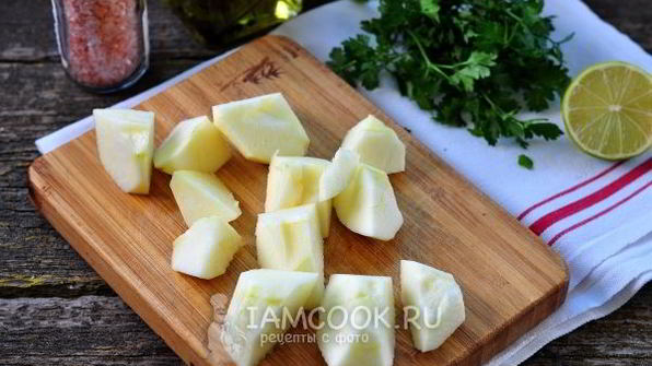 коктейль из сельдерея, огурца, яблока и лайма