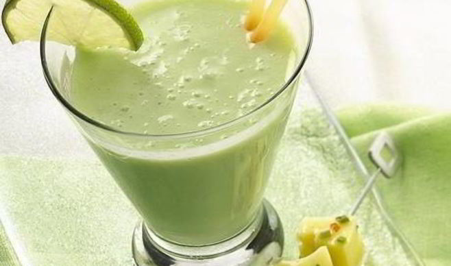 Коктейль из замороженного йогурта с лаймом и бананом