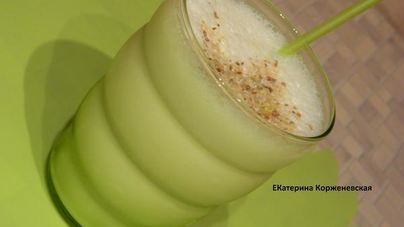 Коктейль с кленовым сиропом и грецким орехом