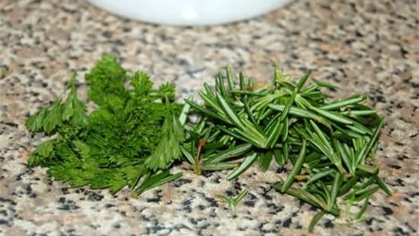 коктейль с розмарином и лаймом