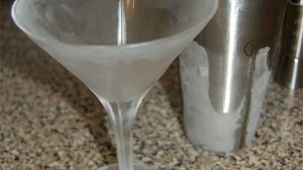 коктейль с розмарином и лаймом