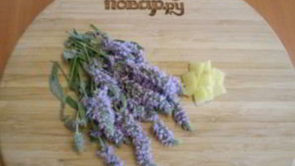 медовый напиток с мелиссой