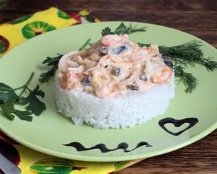 Морской коктейль в сливочном соусе