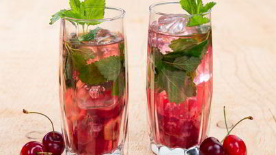 Мятно-вишневый напиток