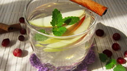 Напиток с яблоком и корицей