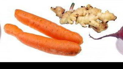 Полезный коктейль из овощей, имбиря и яблока