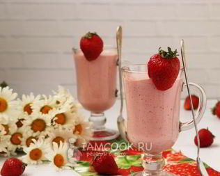 Протеиновый коктейль с клубникой и творогом