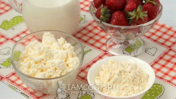 протеиновый коктейль с клубникой и творогом