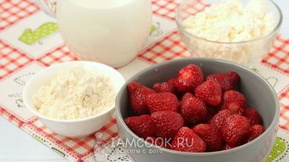 протеиновый коктейль с клубникой и творогом