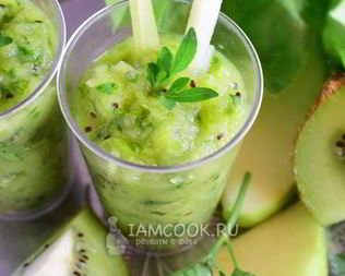 Смузи из сельдерея, яблока и киви