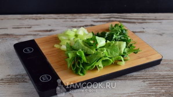 смузи из сельдерея, яблока и киви