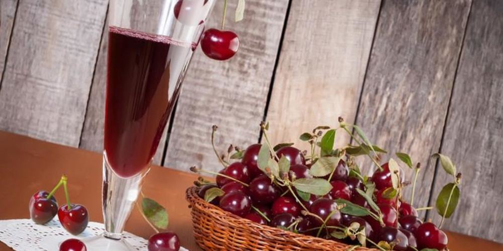 Рецепт вино из вишни с косточками