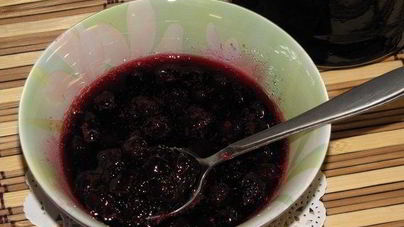 Вишня в сиропе с косточкой