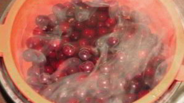 вишня в сиропе с косточкой