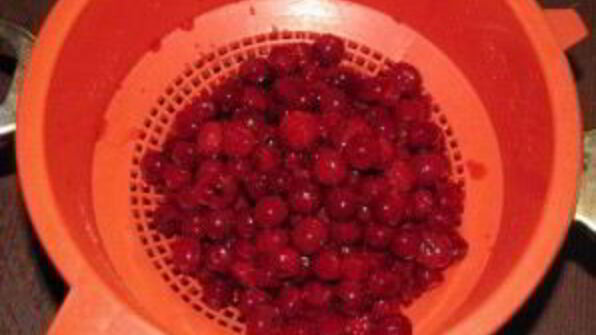 вишня в сиропе с косточкой