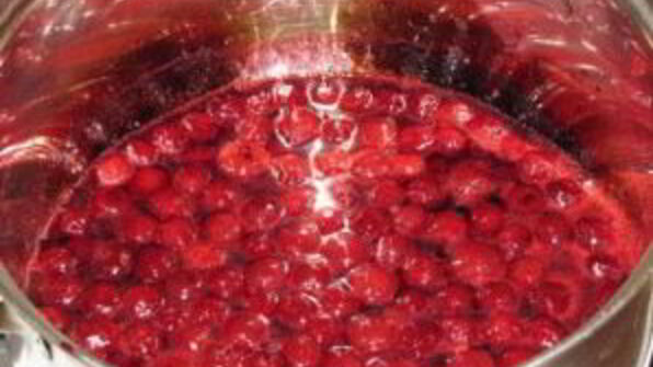 вишня в сиропе с косточкой