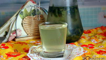 Витаминный напиток из листьев облепихи с медом и мятой