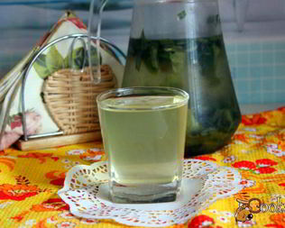 Витаминный напиток из листьев облепихи с медом и мятой