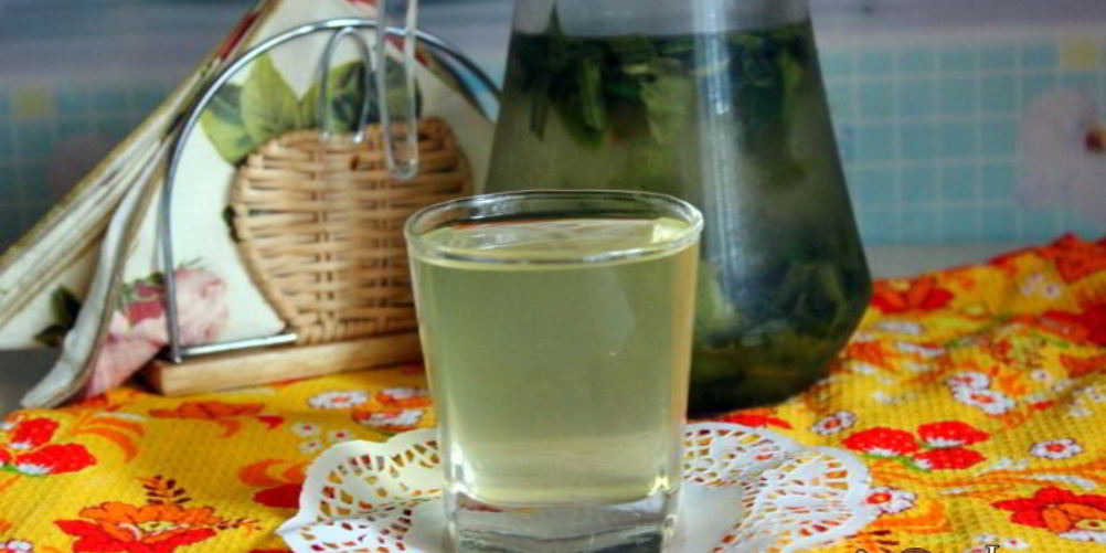 Рецепт витаминный напиток из листьев облепихи с медом и мятой