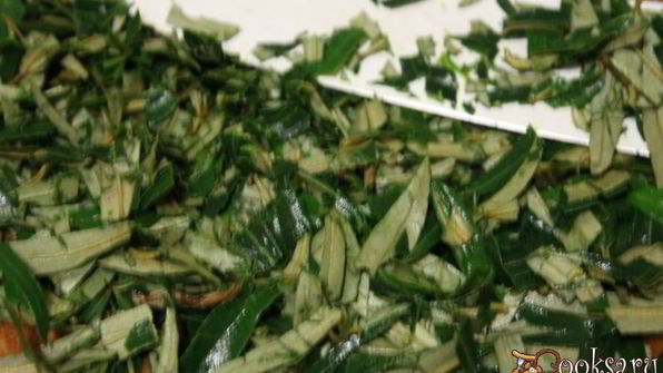 витаминный напиток из листьев облепихи с медом и мятой