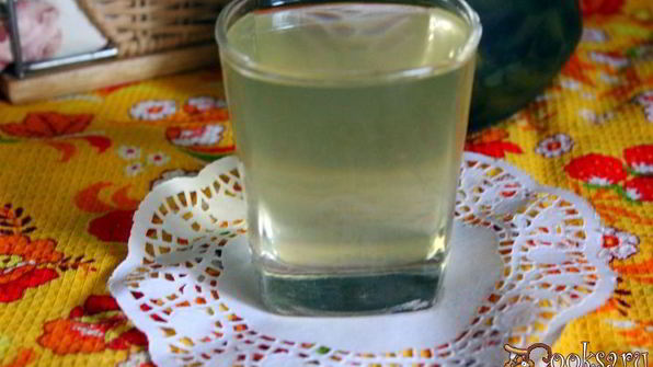 витаминный напиток из листьев облепихи с медом и мятой