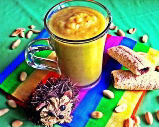 Яблочный густой коктейль с авокадо и персиком