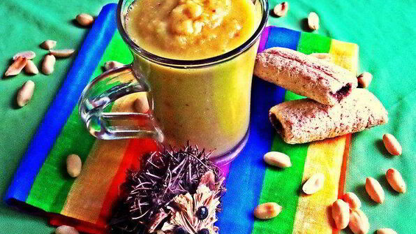 яблочный густой коктейль с авокадо и персиком