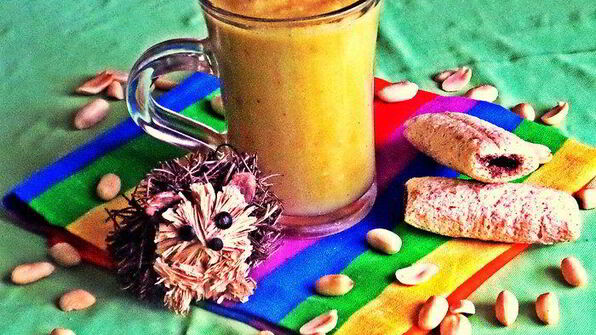 яблочный густой коктейль с авокадо и персиком