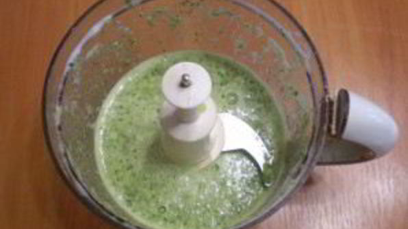 зеленый коктейль с перцем