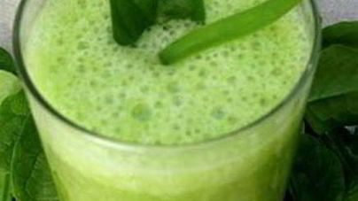 Зеленый витаминный напиток с семенами льна