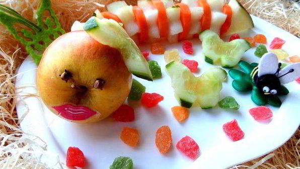 фруктовый салат гусеничка