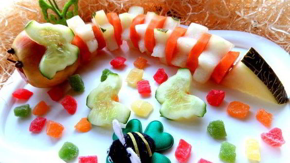 фруктовый салат гусеничка