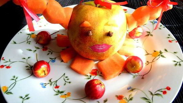 фруктовый салат гусеничка