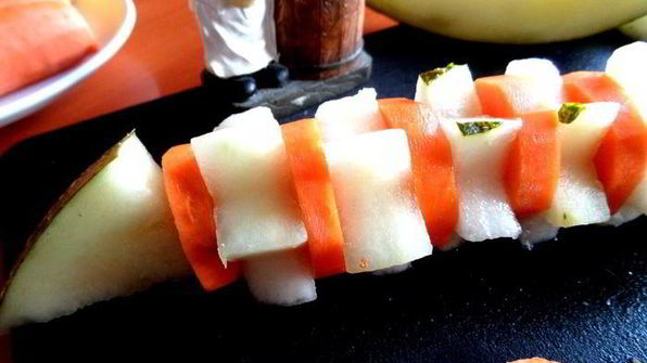 фруктовый салат гусеничка