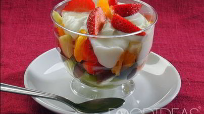 Фруктовый салат с йогуртом