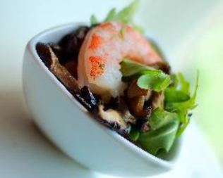 Грибной салат с креветками