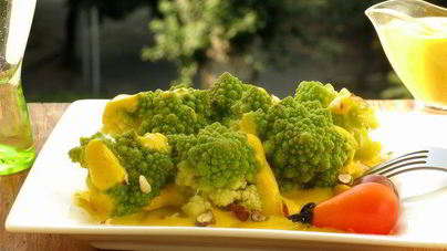 Капуста романеско под соусом сабайон