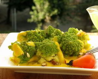 Капуста романеско под соусом сабайон