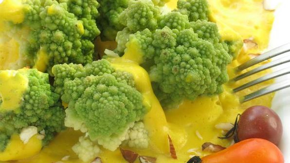 капуста романеско под соусом сабайон