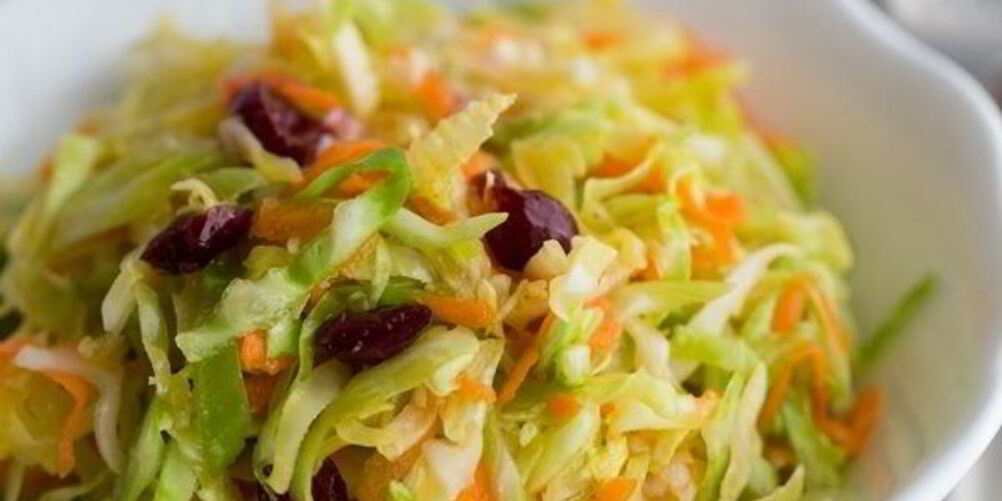 Рецепт капустный салат с клюквой