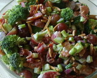 Красный салат из брокколи