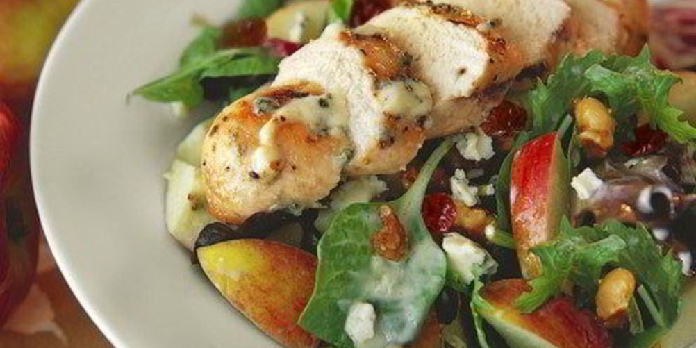 Рецепт куриный салат с фруктами и орехами