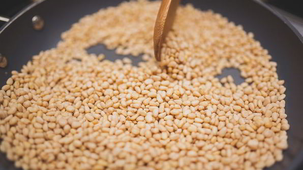 легкий салат из груши с помидорами