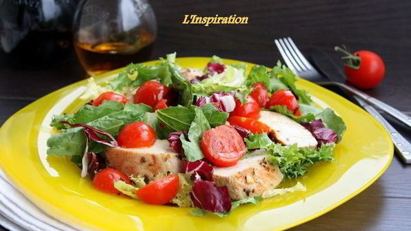 легкий салат из курицы и черри под апельсиновым соусом